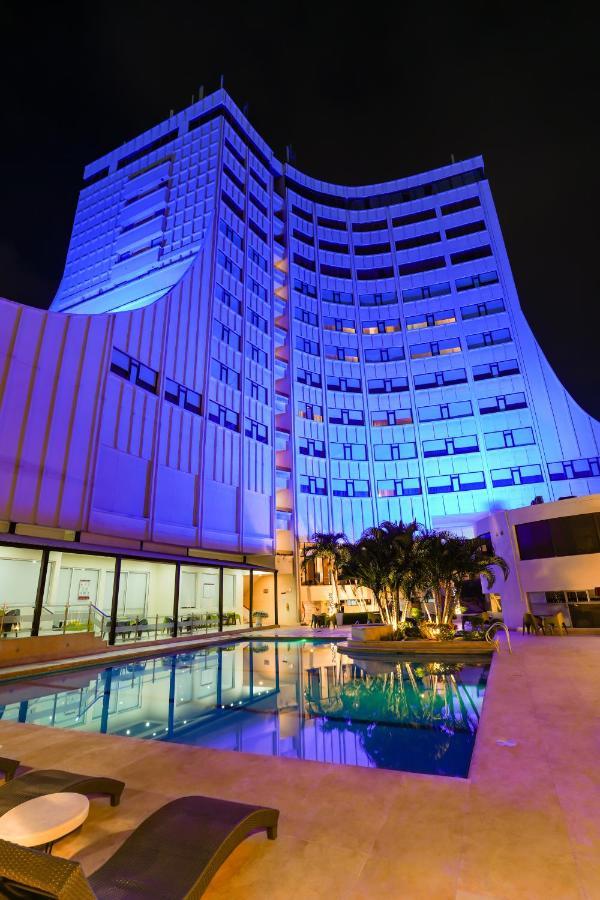 Hotel Casino Internacional Cúcuta Екстериор снимка The hotel at night